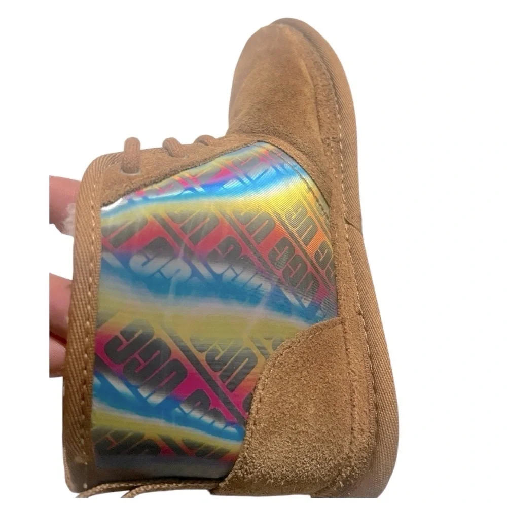 NEW UGG Neumel Chromatic Shoes Chestnut Big Kids Sz 4 Iridescent Chukka Rainbow